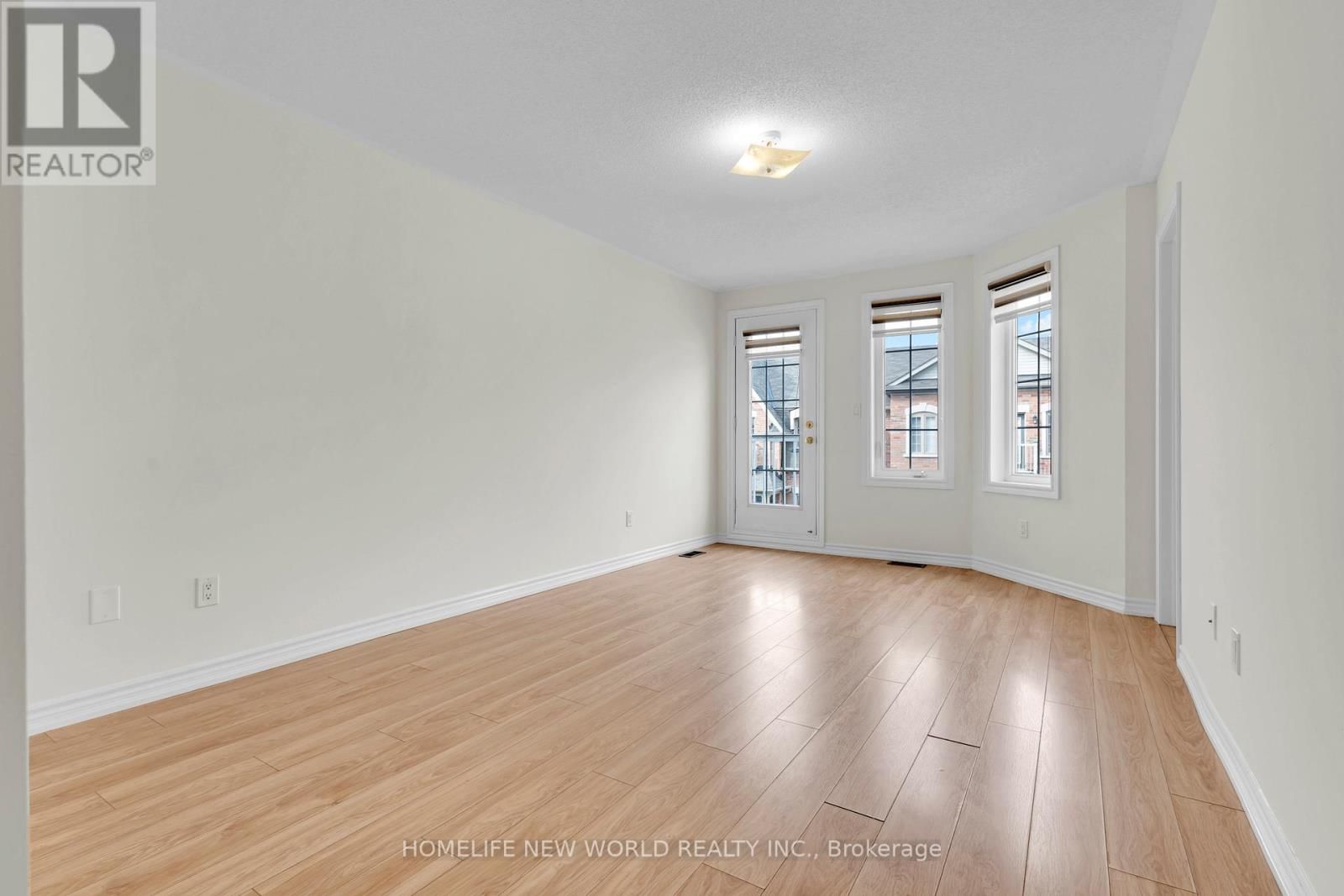 8 SHIFF CRESCENT Image 19