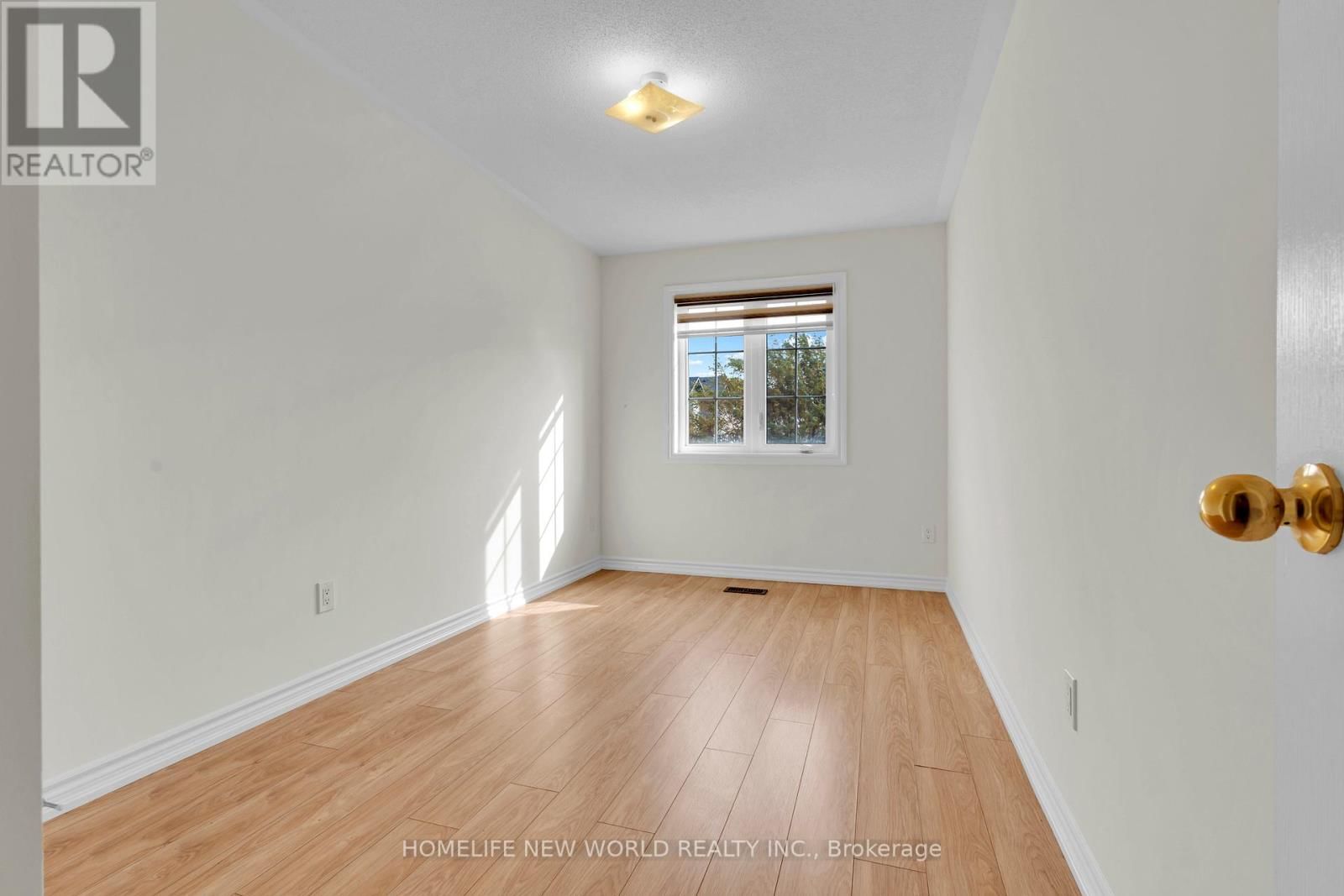 8 SHIFF CRESCENT Image 22