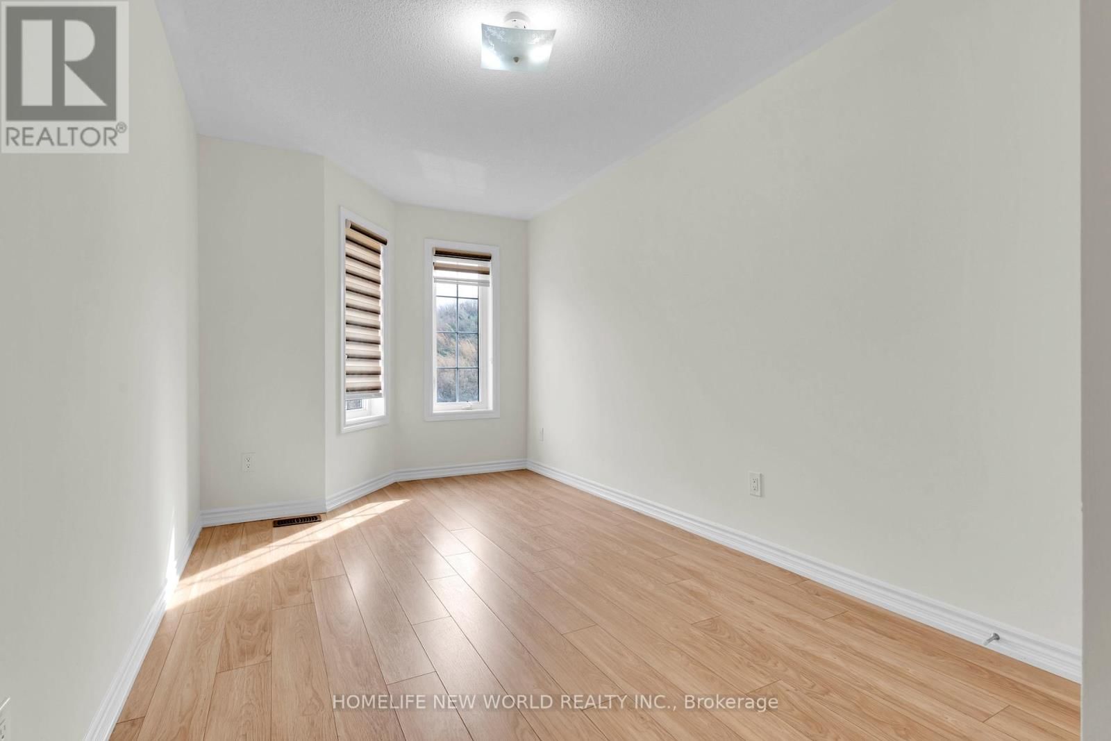 8 SHIFF CRESCENT Image 24