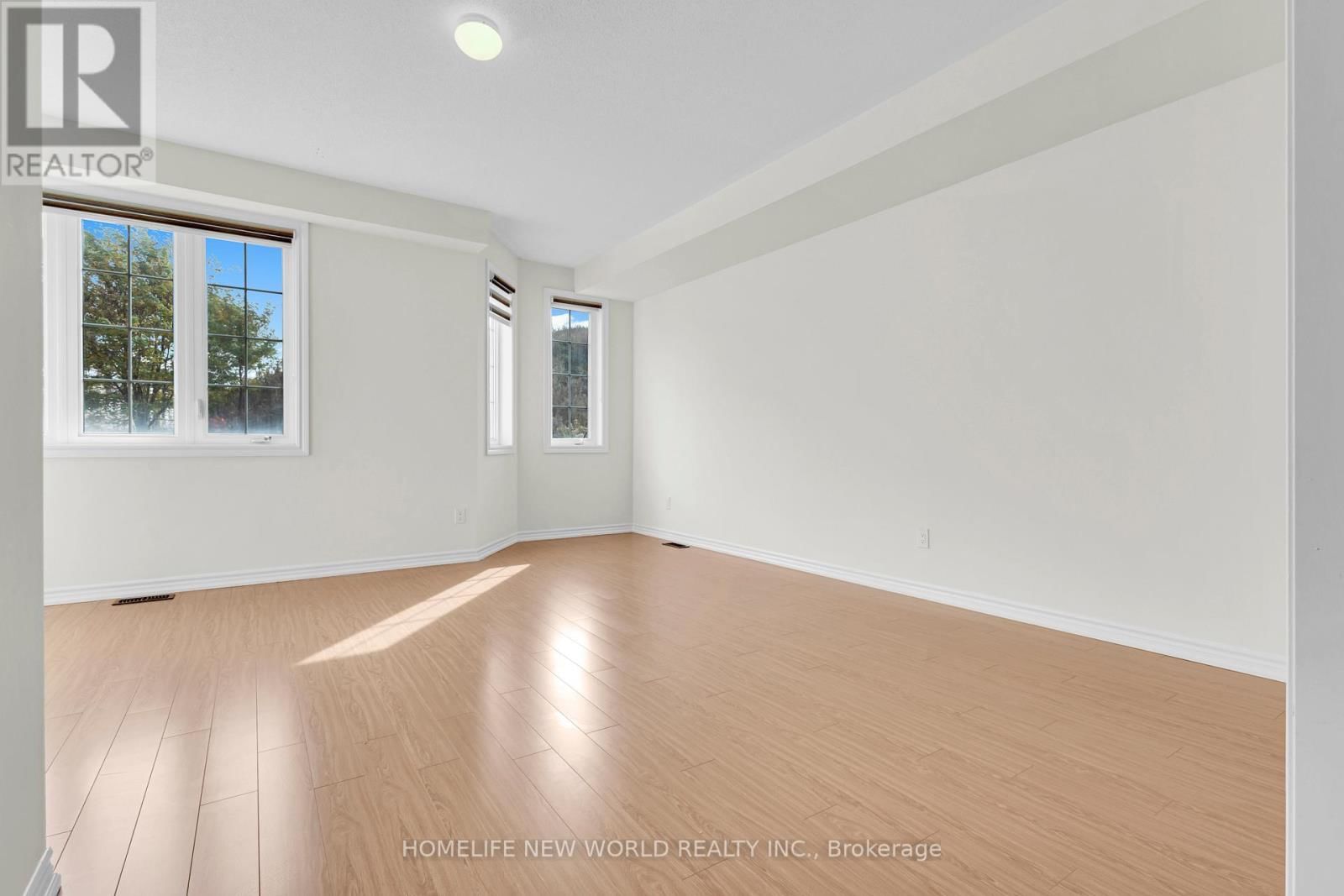 8 SHIFF CRESCENT Image 7