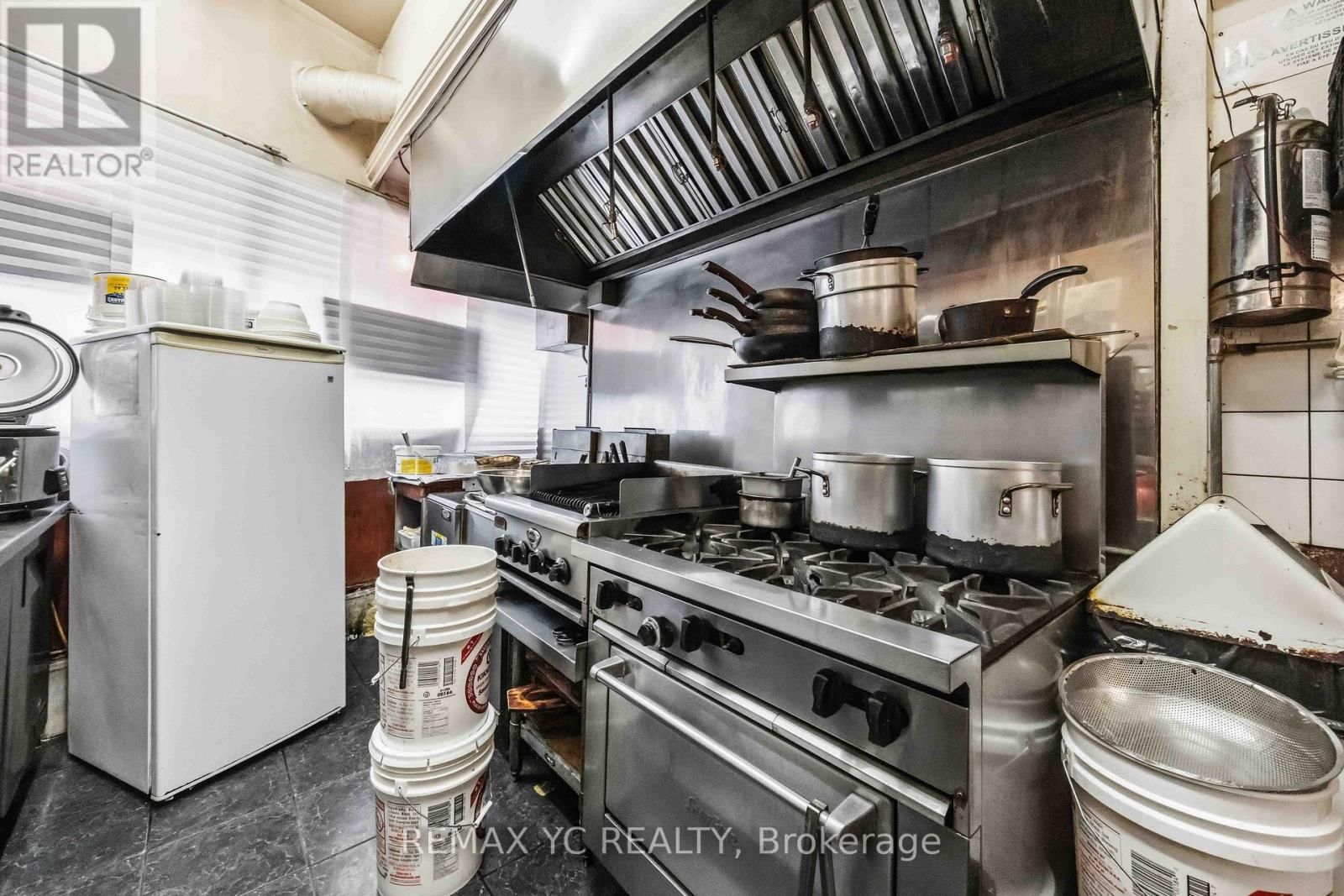 293 RONCESVALLES AVENUE Image 6