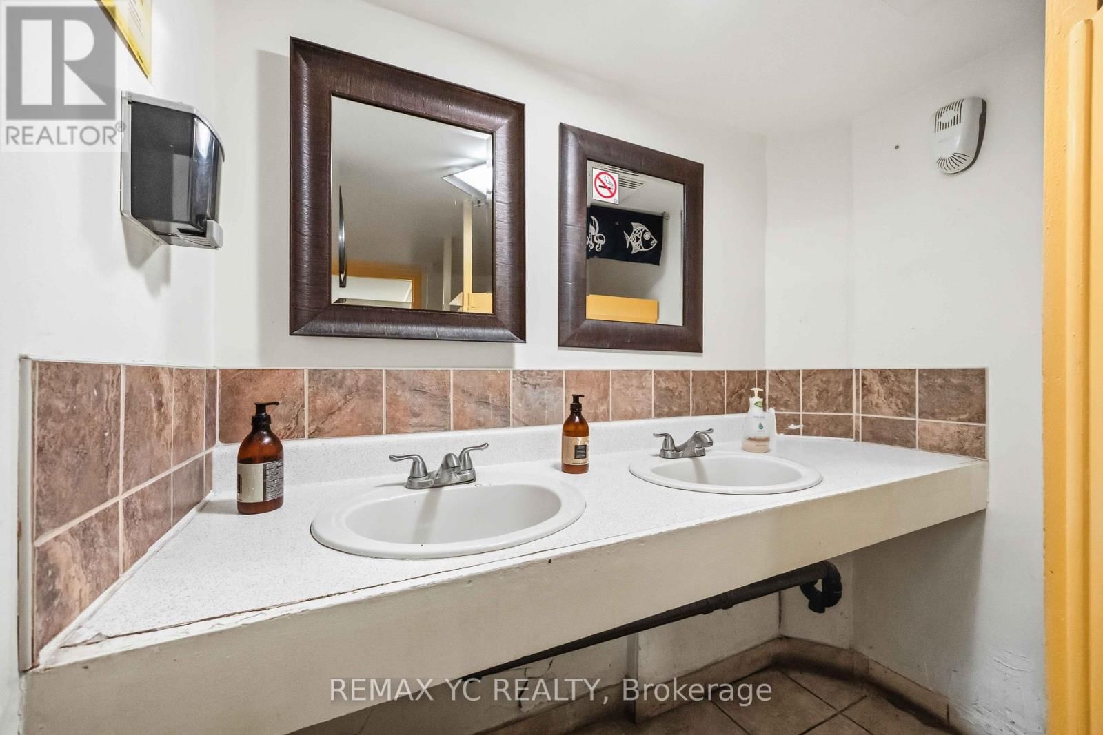 293 RONCESVALLES AVENUE Image 8