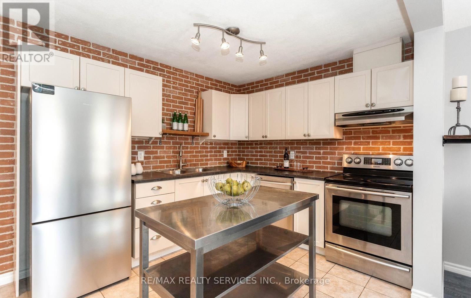 49 JAMES ARNOTT CRESCENT Image 10