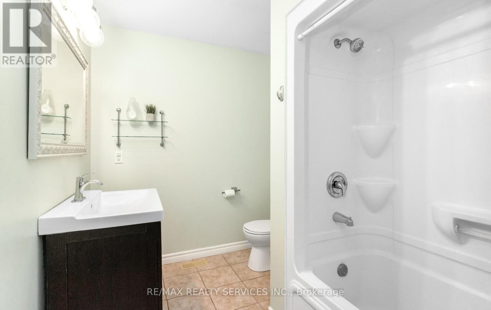 49 JAMES ARNOTT CRESCENT Image 23