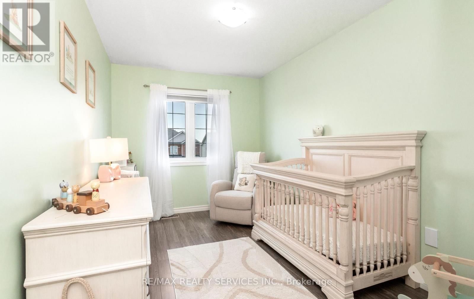 49 JAMES ARNOTT CRESCENT Image 24