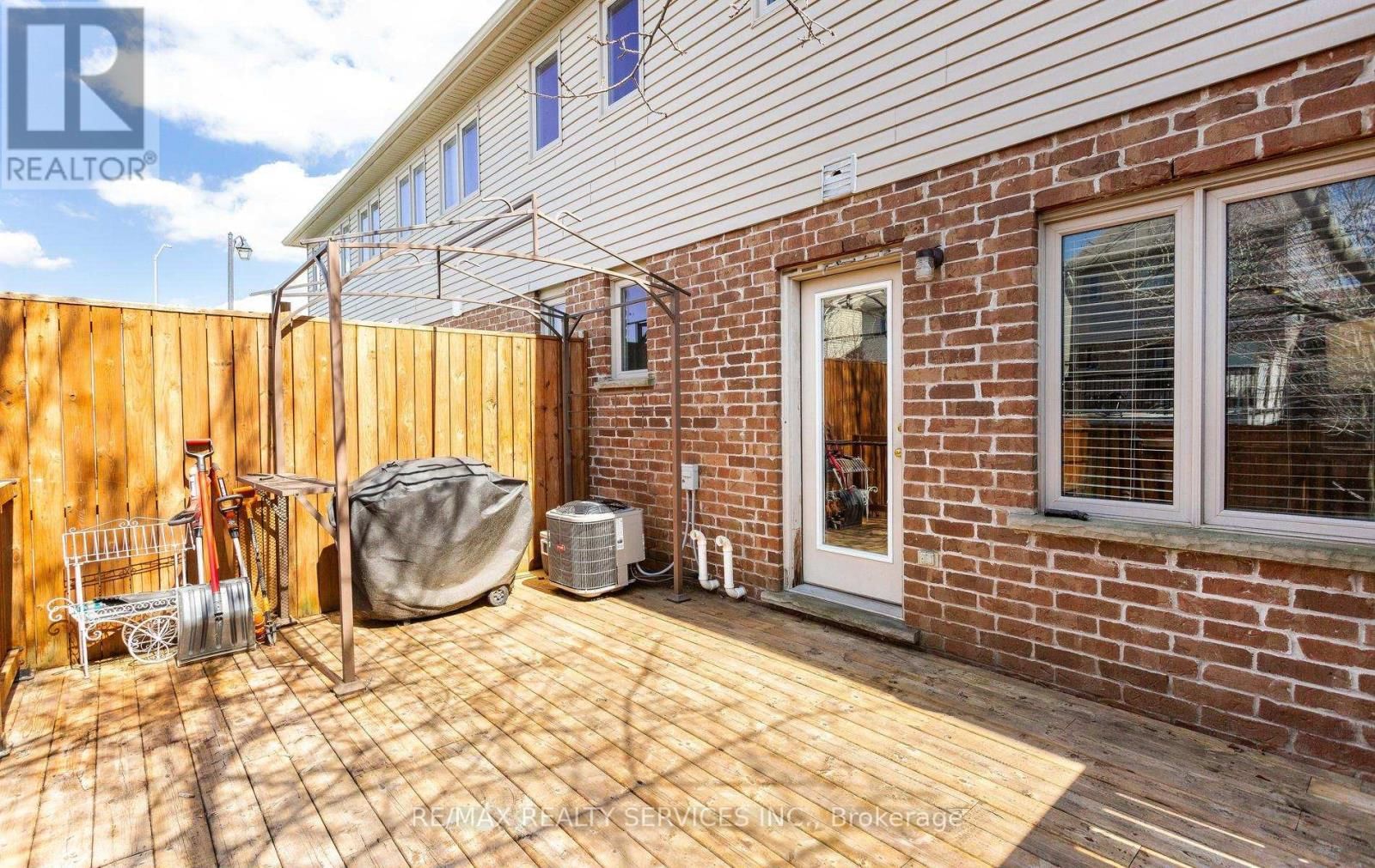 49 JAMES ARNOTT CRESCENT Image 31