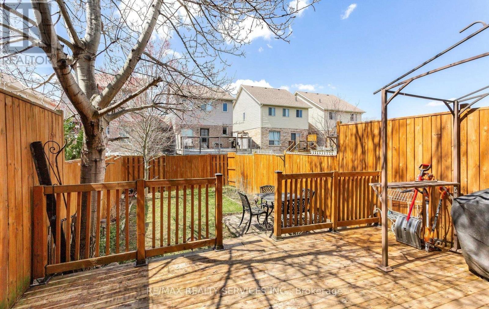 49 JAMES ARNOTT CRESCENT Image 34