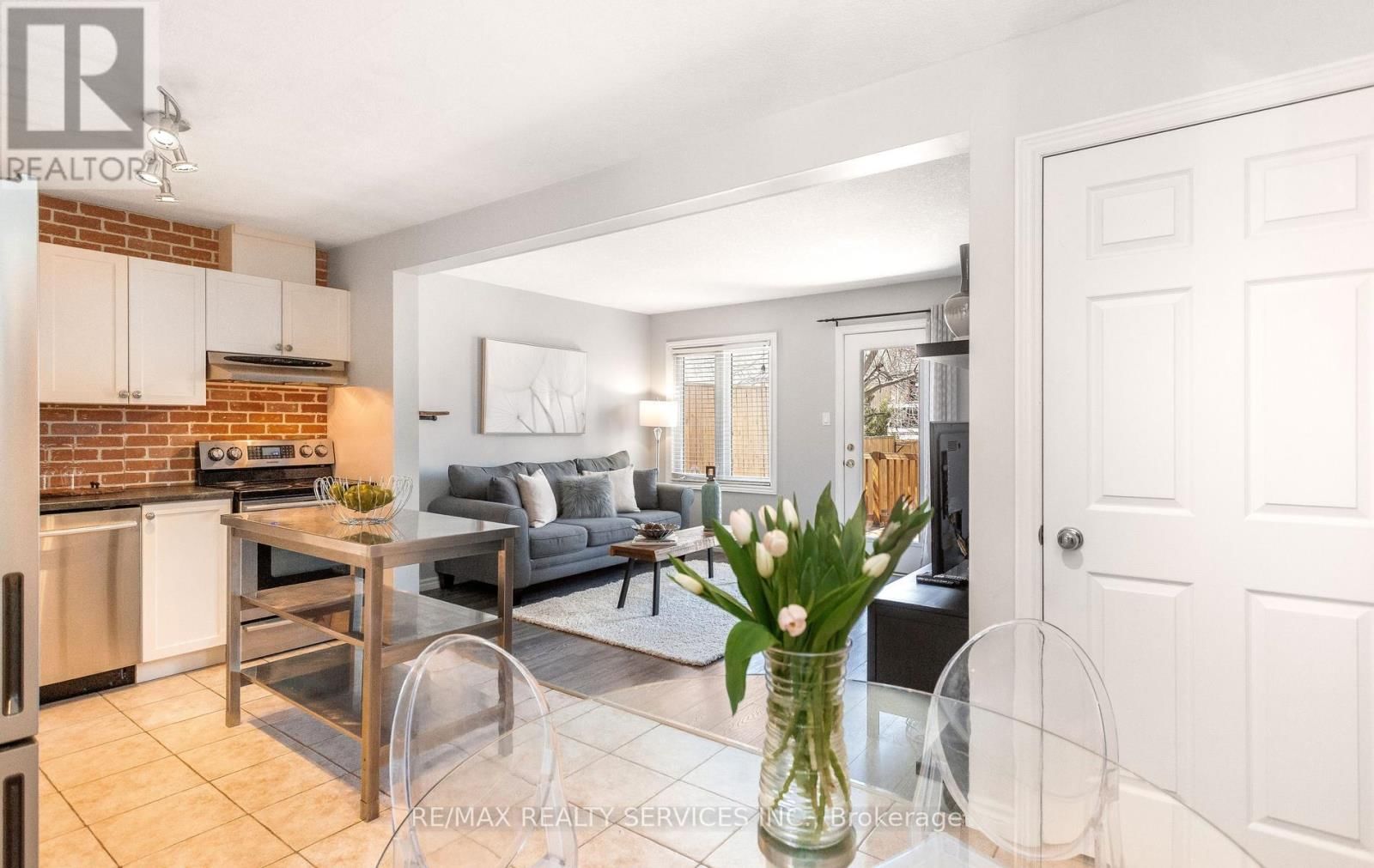 49 JAMES ARNOTT CRESCENT Image 8