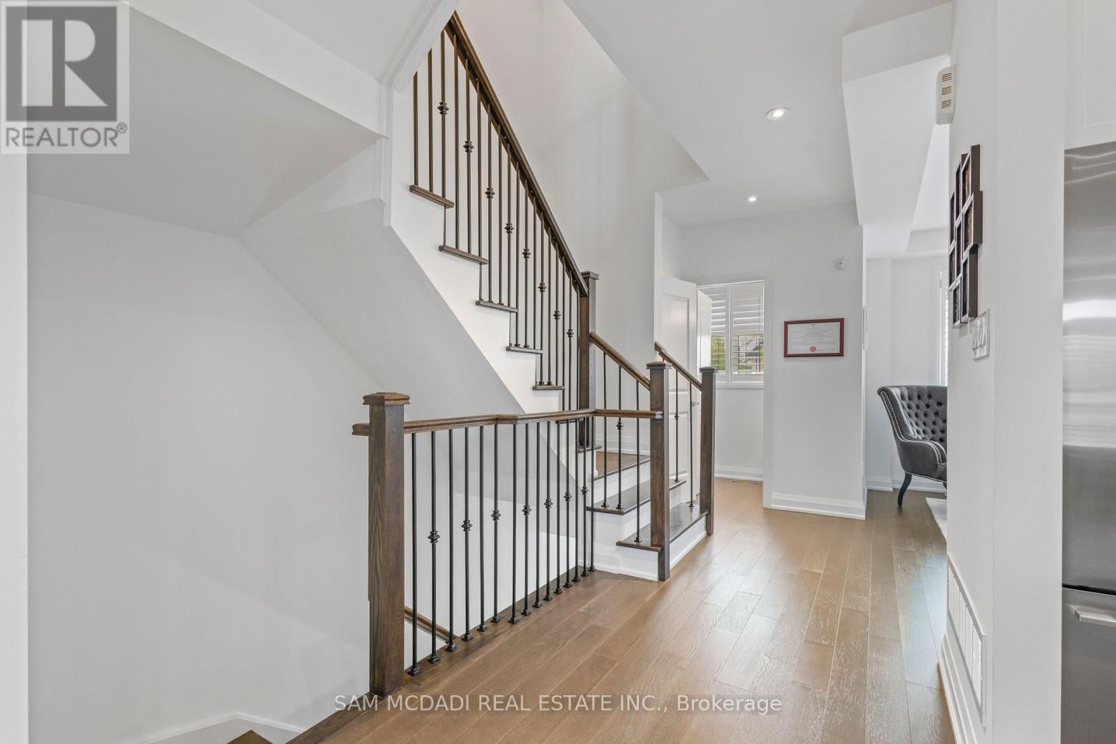 1067 SHAW DRIVE Image 3