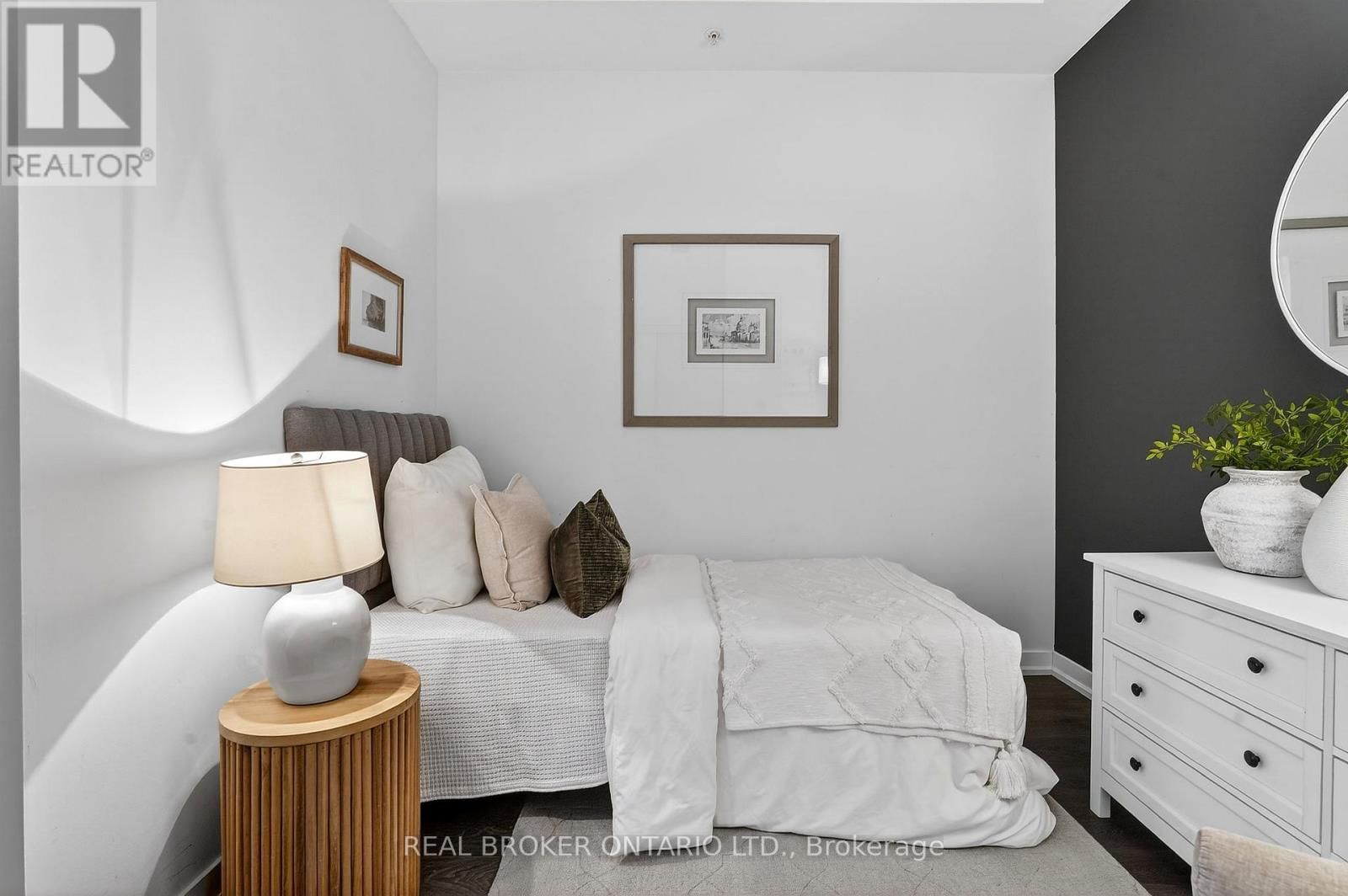 418 - 4040 UPPER MIDDLE ROAD Image 11