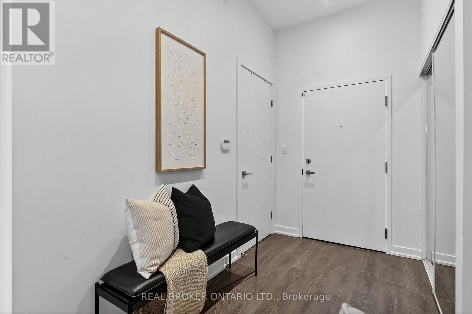 418 - 4040 UPPER MIDDLE ROAD Image 7