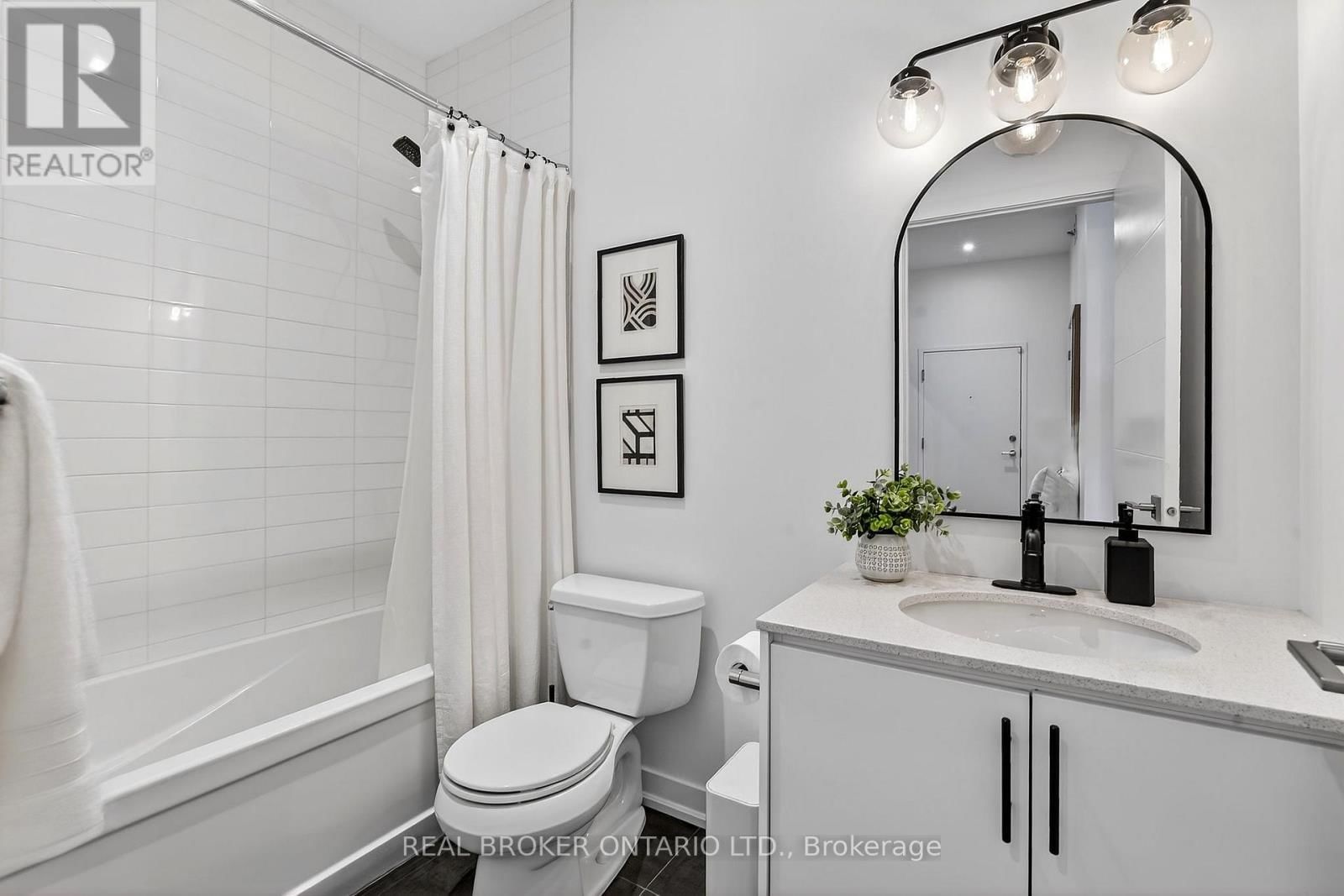 418 - 4040 UPPER MIDDLE ROAD Image 9