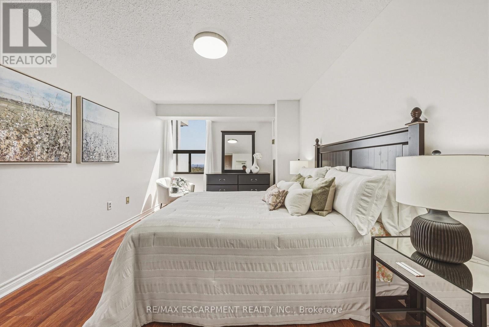 705 - 2055 UPPER MIDDLE ROAD Image 14