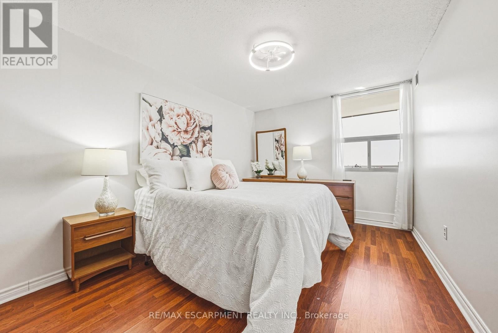 705 - 2055 UPPER MIDDLE ROAD Image 20