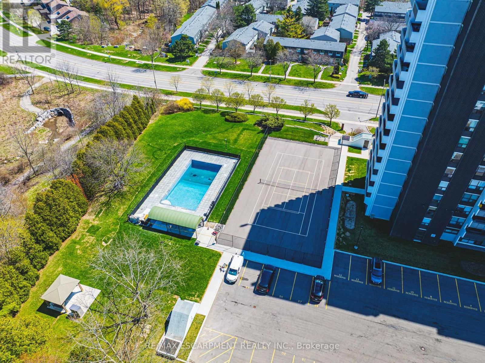 705 - 2055 UPPER MIDDLE ROAD Image 32