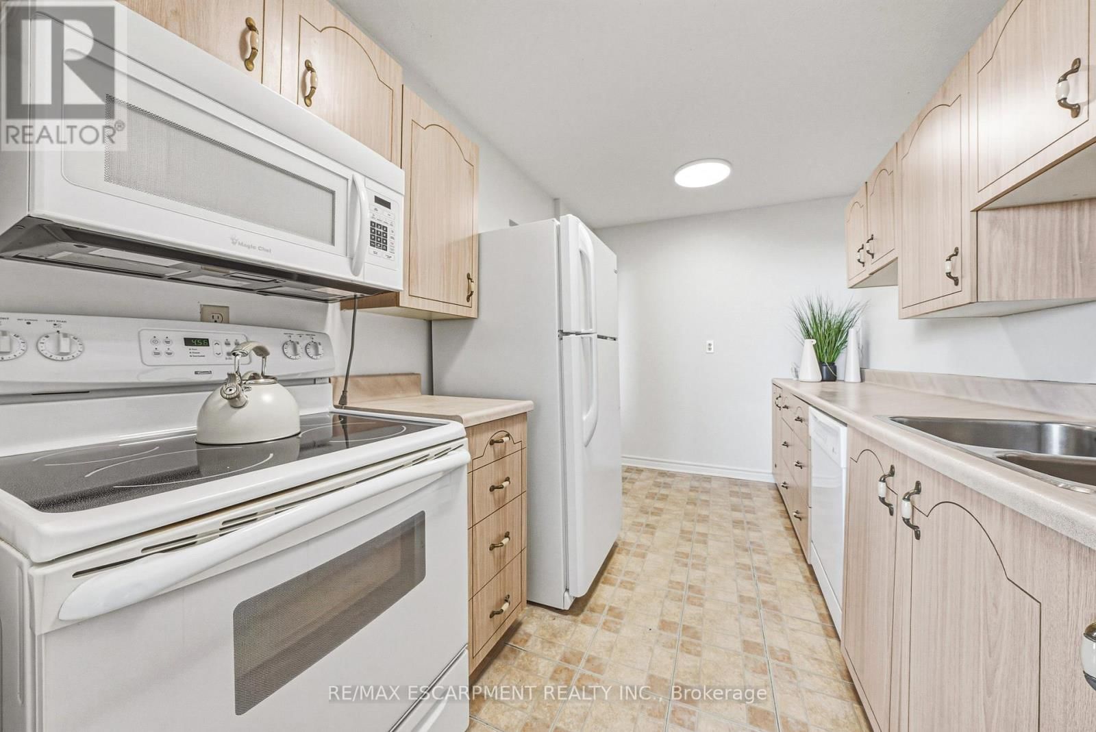 705 - 2055 UPPER MIDDLE ROAD Image 5