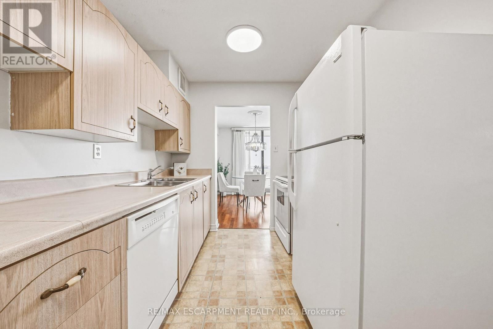 705 - 2055 UPPER MIDDLE ROAD Image 6