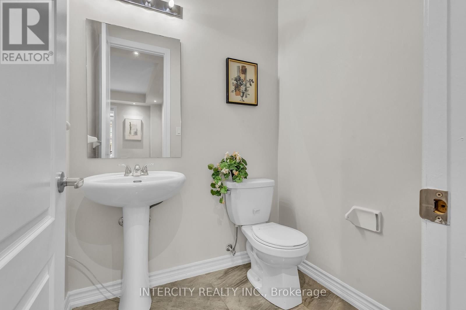 45 ROULETTE CRESCENT Image 14