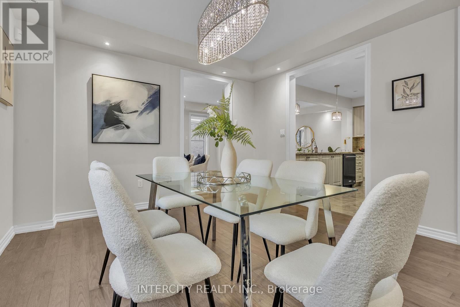 45 ROULETTE CRESCENT Image 16