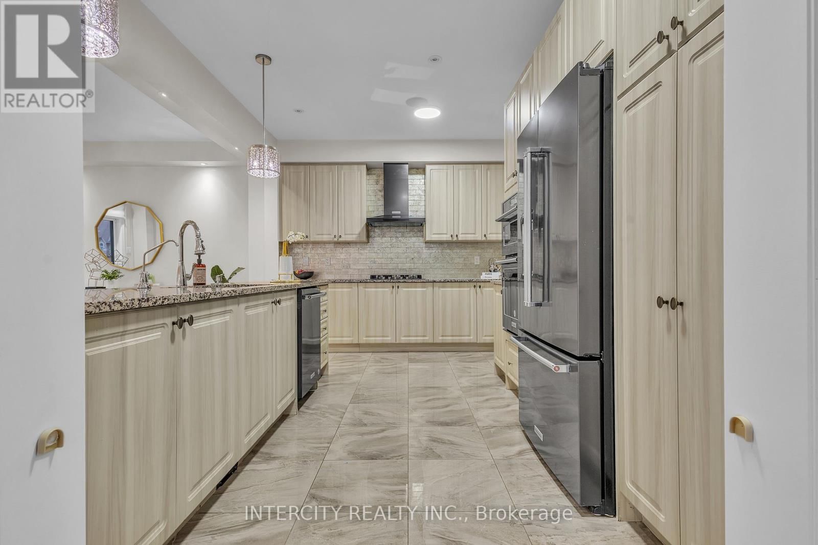 45 ROULETTE CRESCENT Image 17