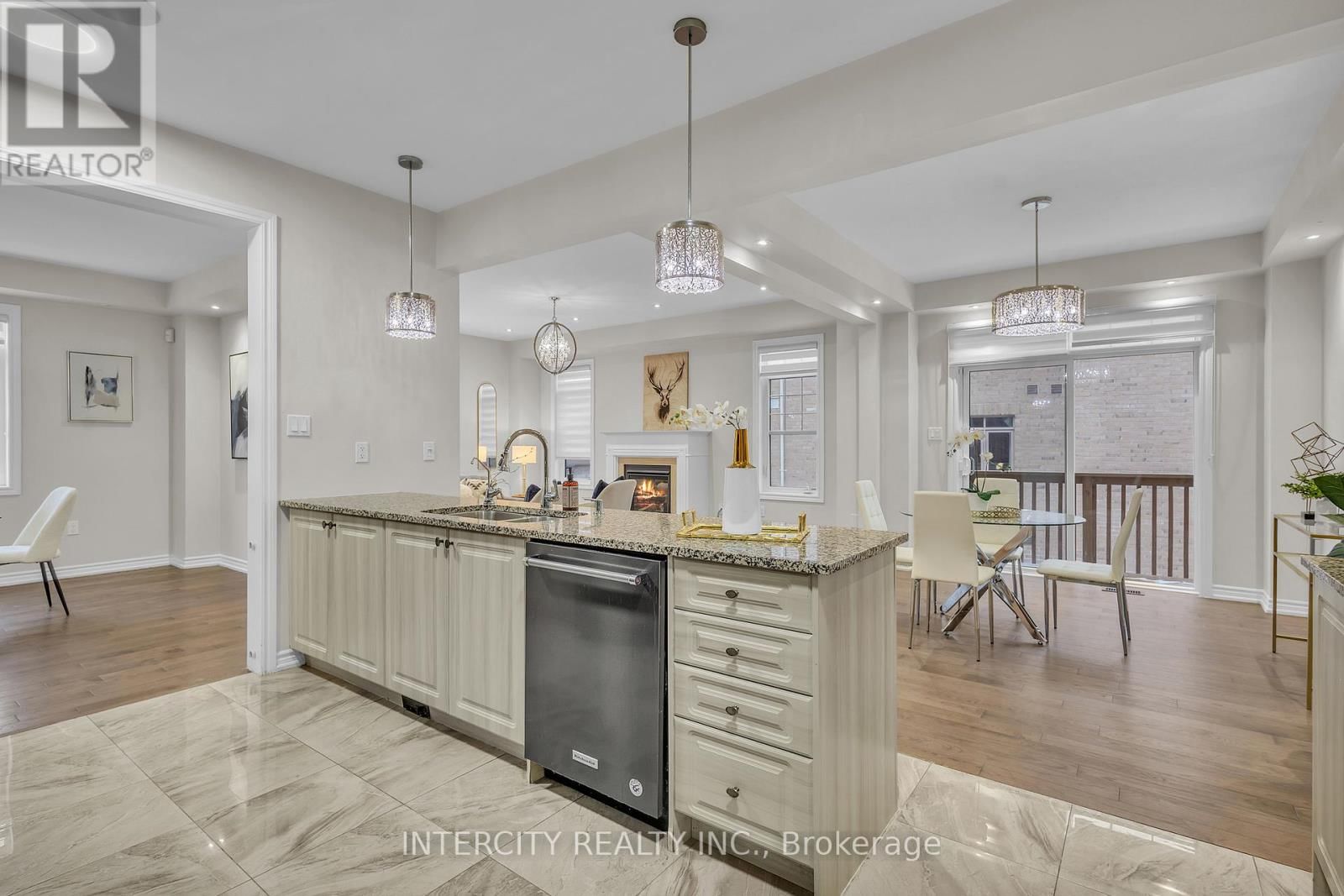 45 ROULETTE CRESCENT Image 19