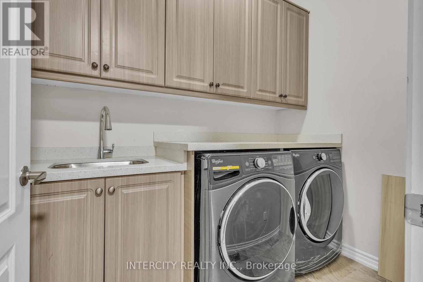 45 ROULETTE CRESCENT Image 20