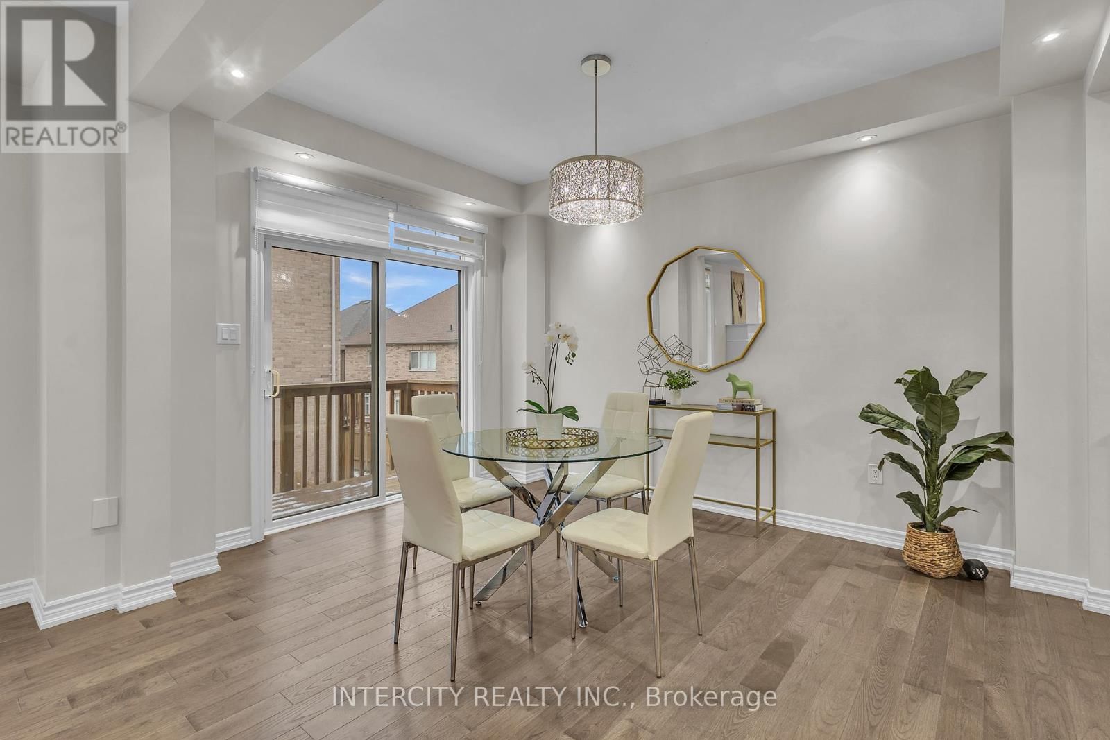 45 ROULETTE CRESCENT Image 25