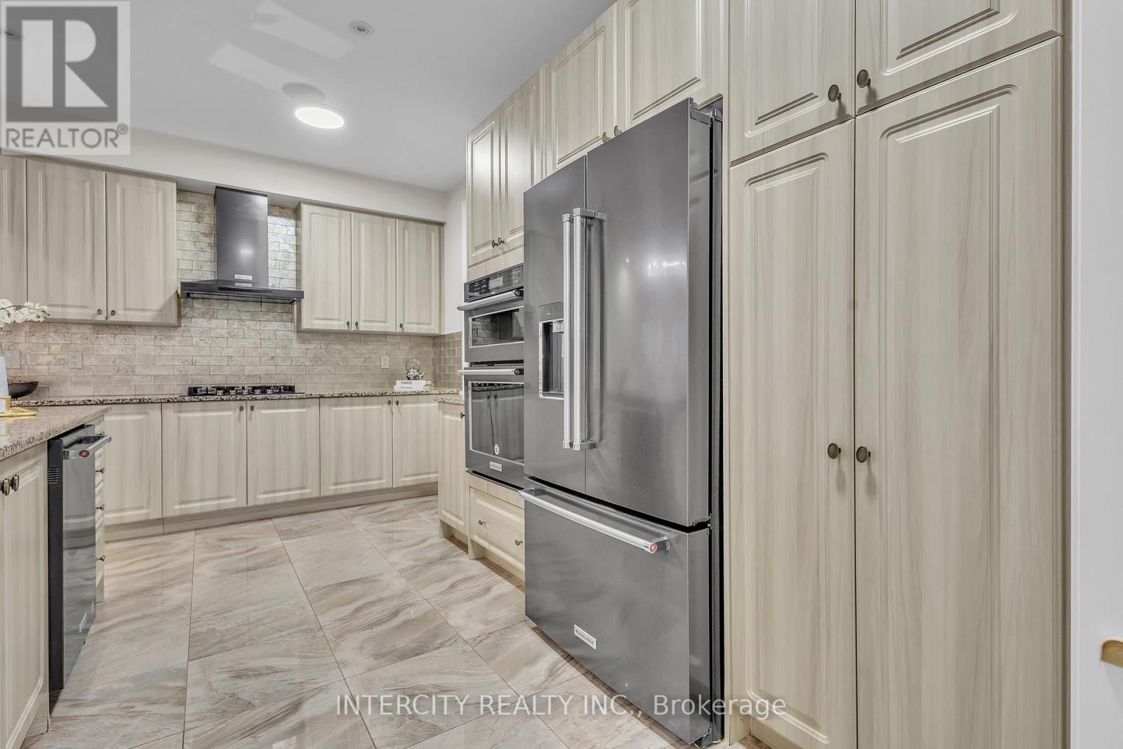 45 ROULETTE CRESCENT Image 28