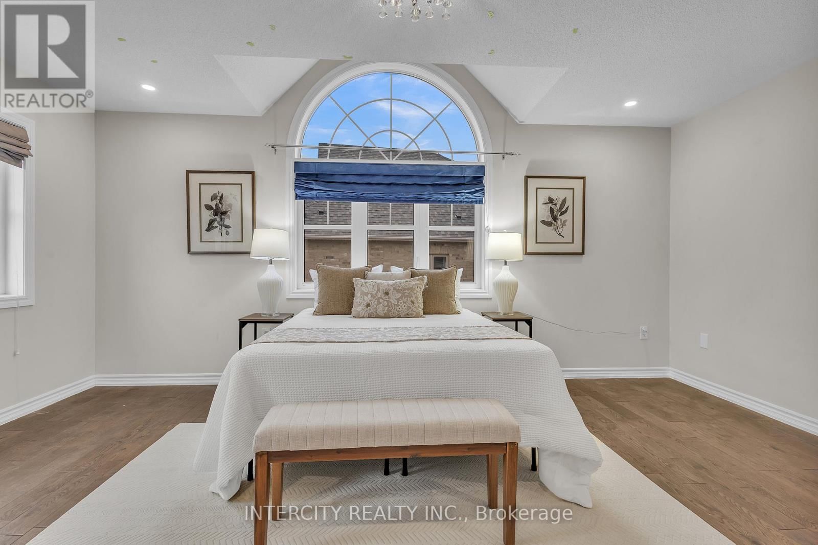 45 ROULETTE CRESCENT Image 31