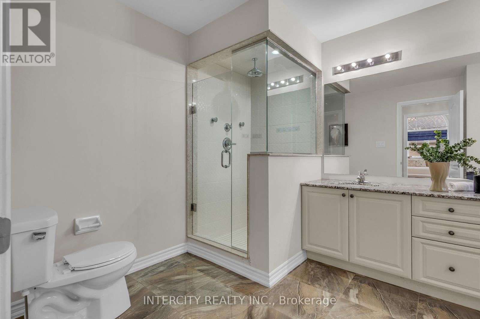 45 ROULETTE CRESCENT Image 35