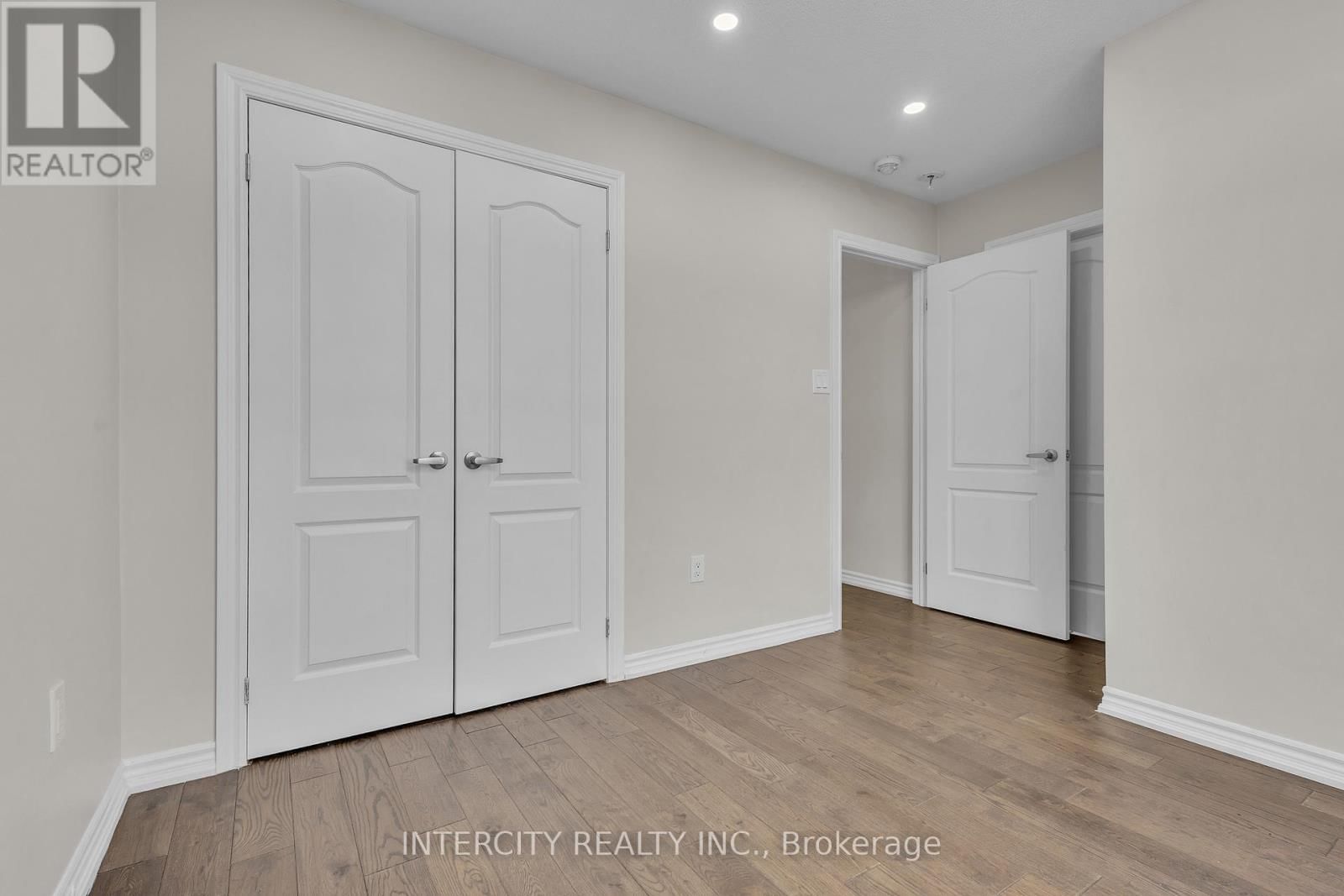 45 ROULETTE CRESCENT Image 38