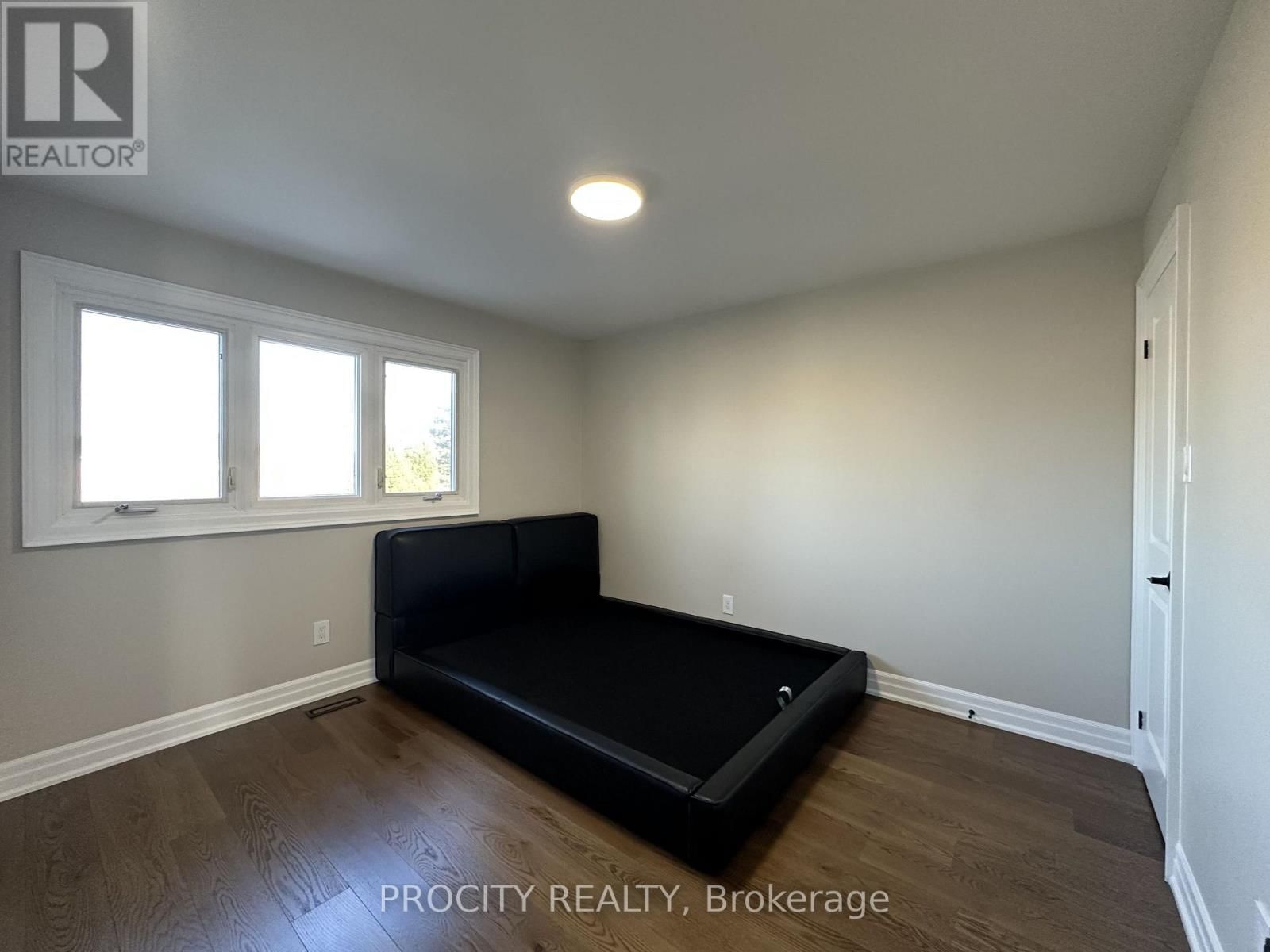 Room 1 - 3366 MULCASTER ROAD Image 4