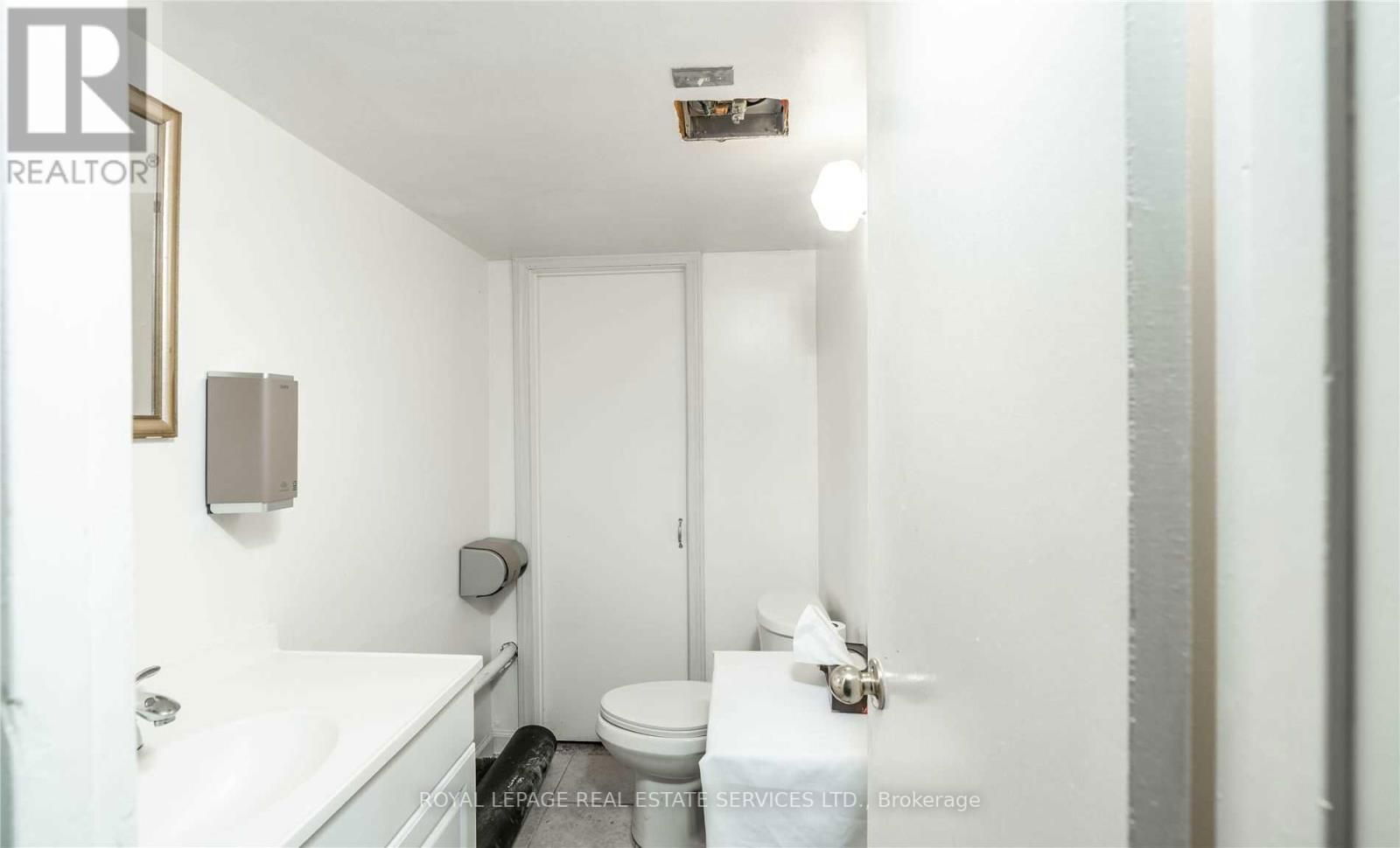 Image #1 of Restaurant for Sale at 4448 Guelph Line, Burlington, Ontario