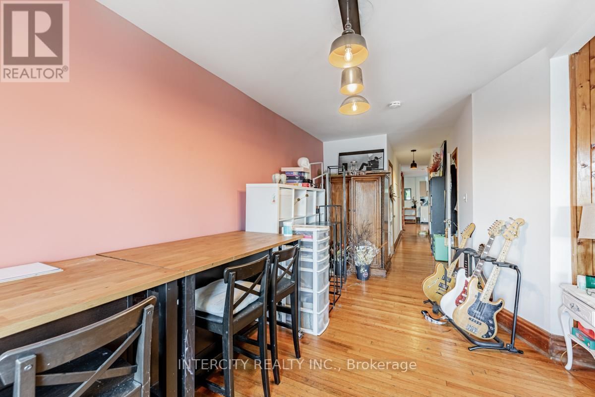 1087 ST CLAIR AVE W Image 10