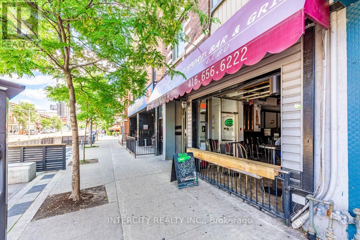 1087 ST CLAIR AVE W Image 2