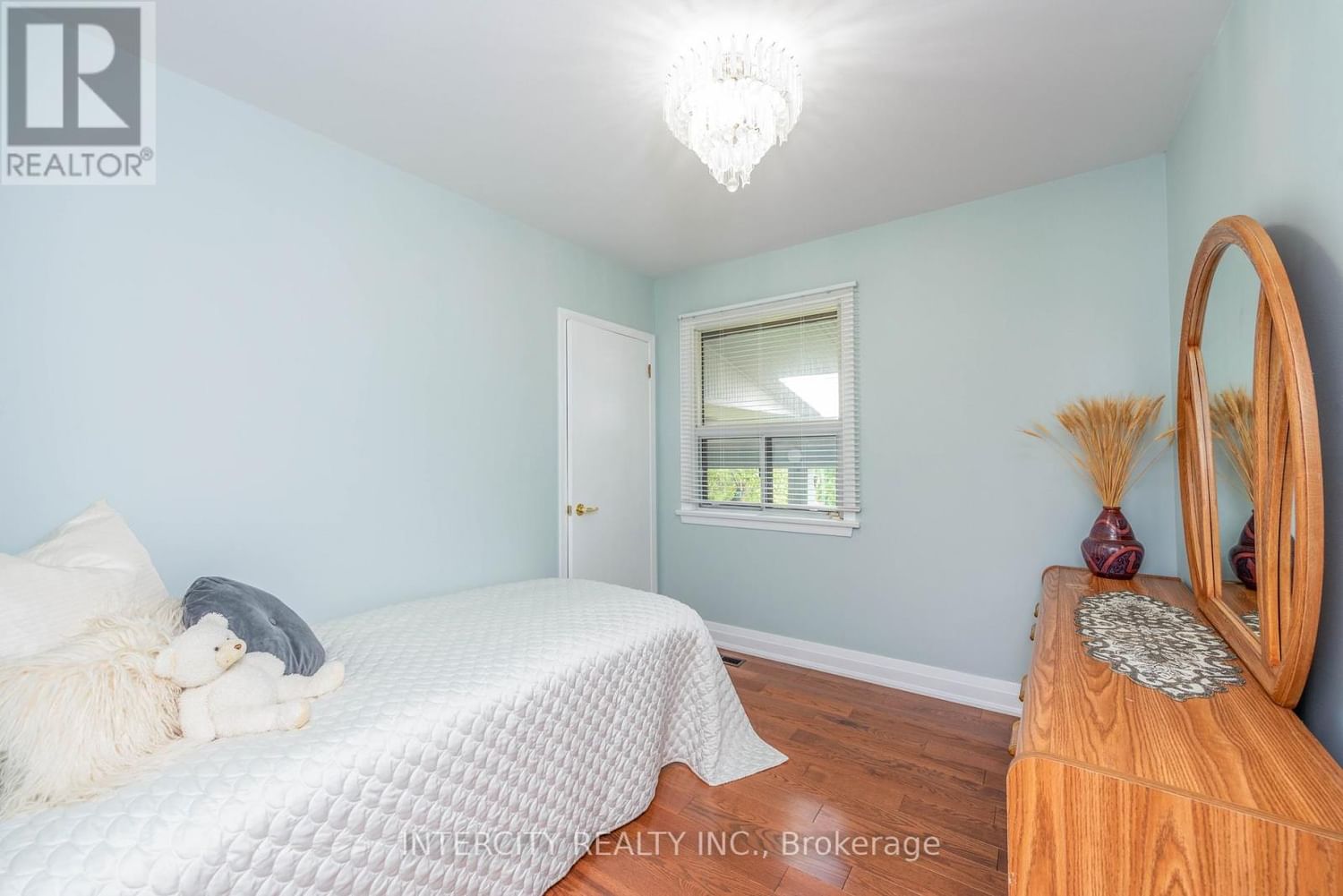 39 WILMONT DR Image 12