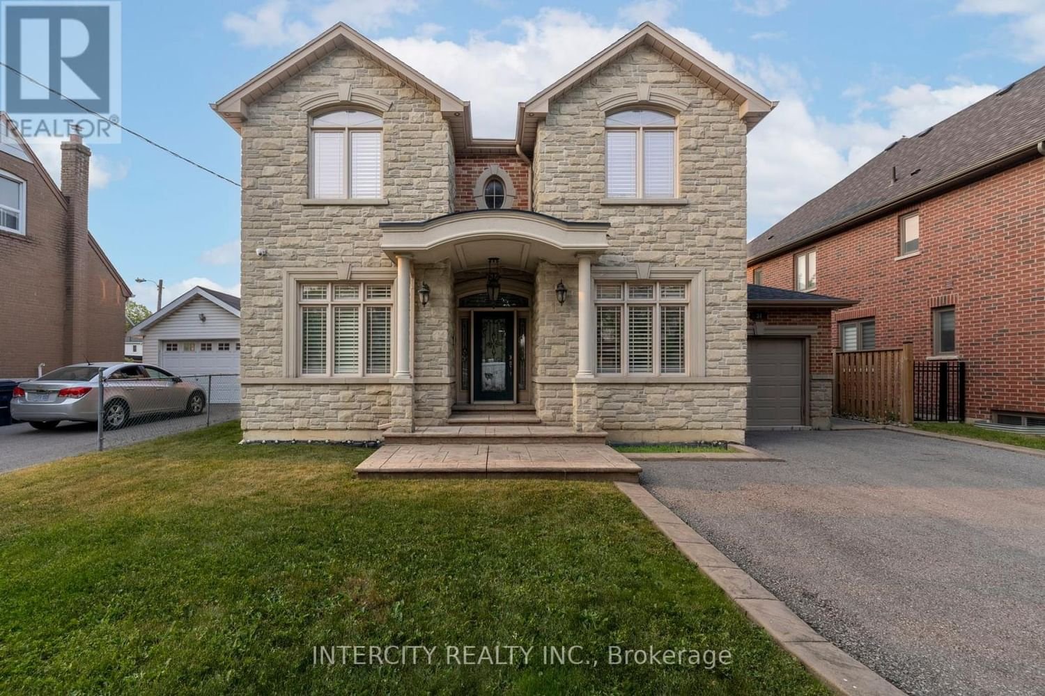 34 YORKDALE CRES Image 1