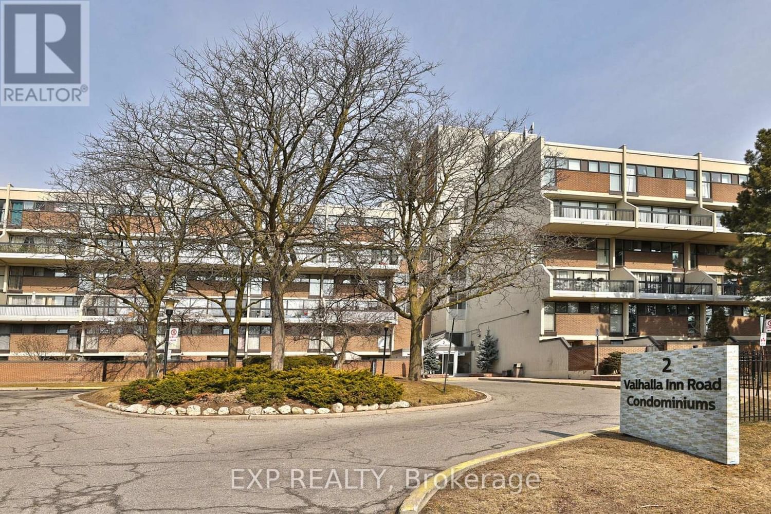 #224 -2 VALHALLA INN RD W Image 1