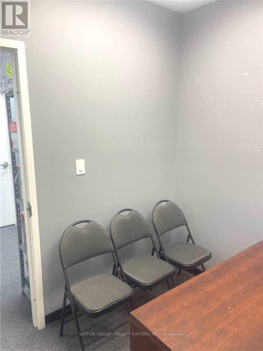 #400 -60 GILLINGHAM DR Image 3