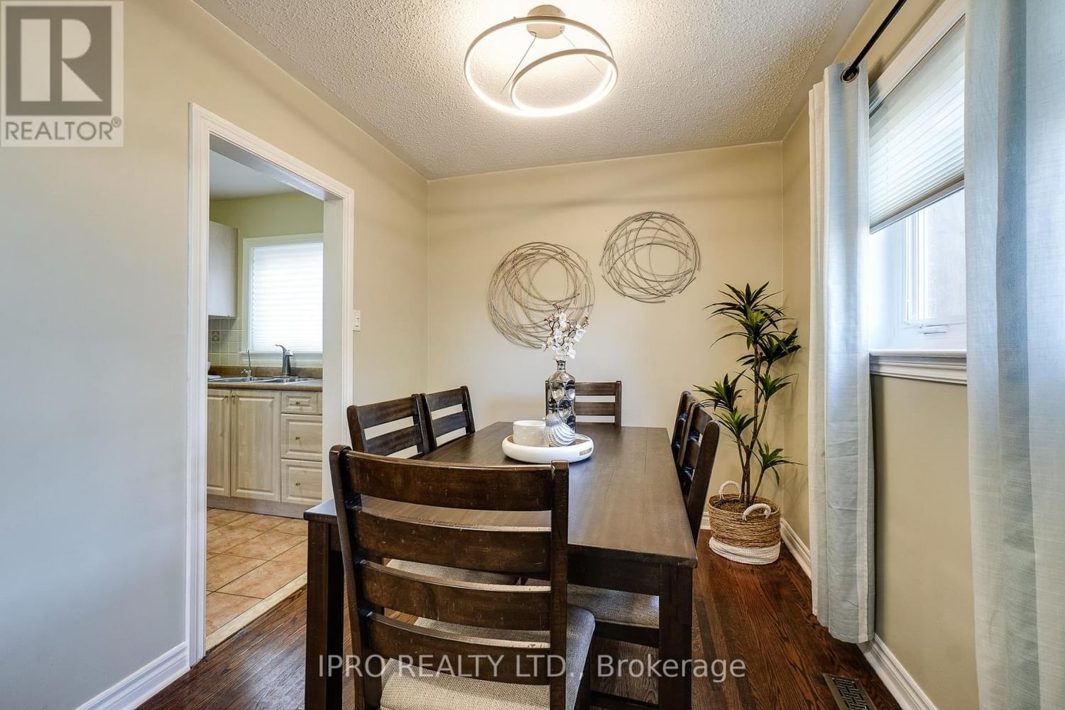 176 TOWNHOUSE CRES Image 10