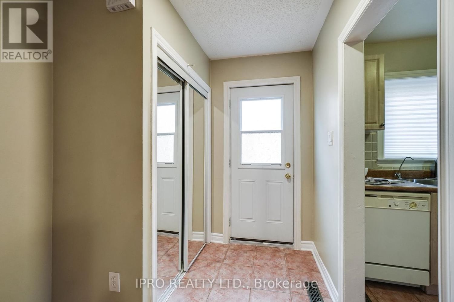 176 TOWNHOUSE CRES Image 3