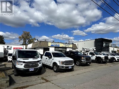 Image #1 of Commercial for Sale at 857-859 Lakeshore Rd E, Mississauga, Ontario