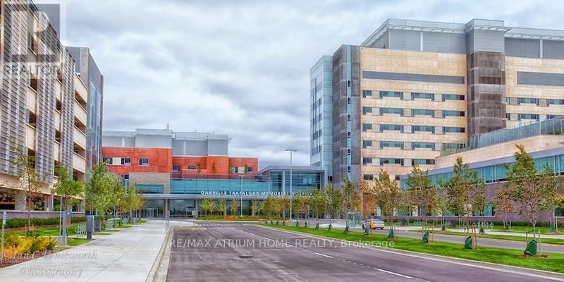 Image #1 of Restaurant for Sale at 3001 Hospital Gate, Oakville , Ontario