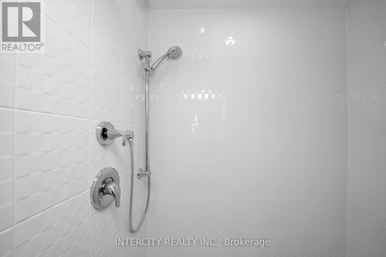 20 TARMOLA PARK COURT Image 24