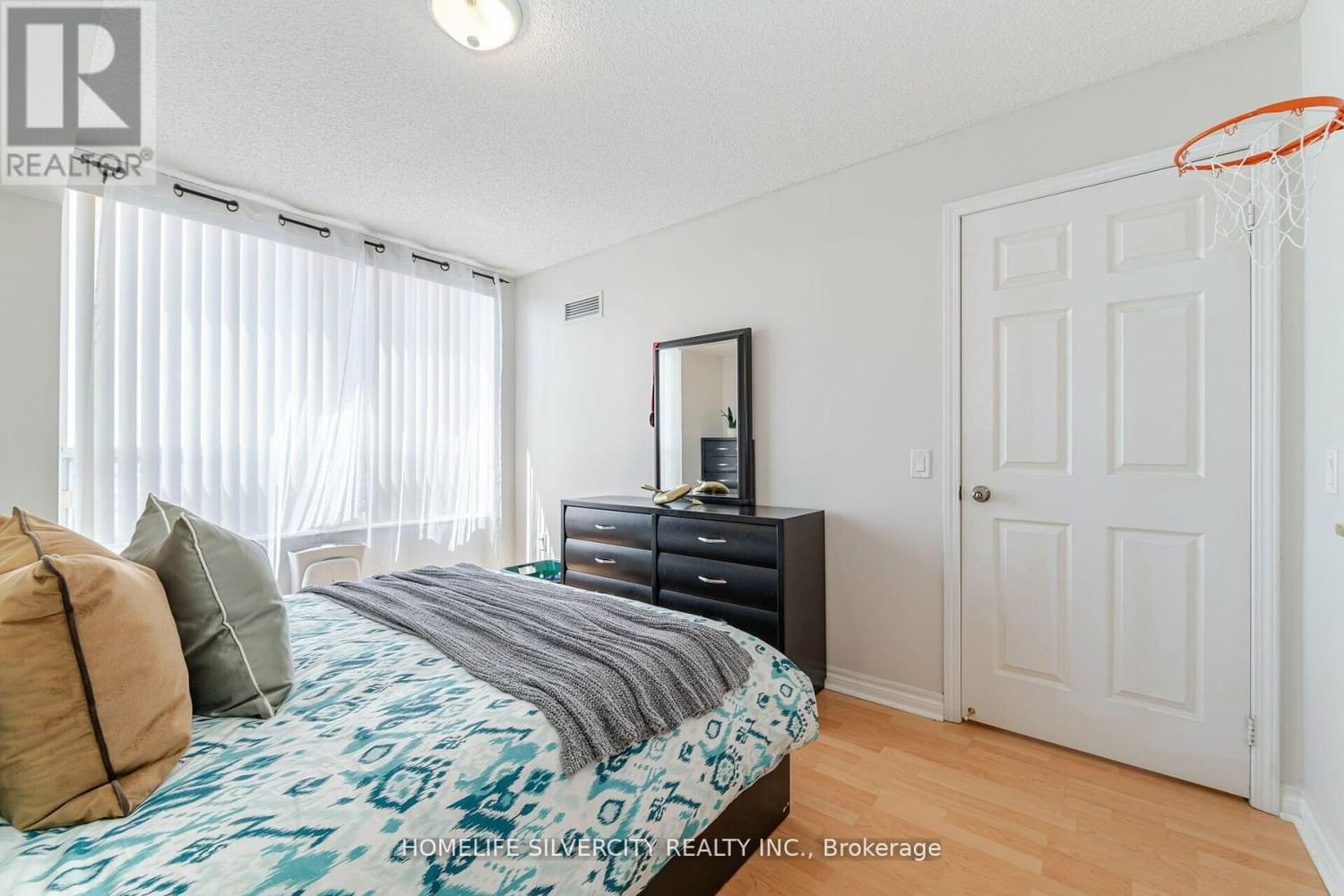 1210 - 55 STRATHAVEN DRIVE Image 13