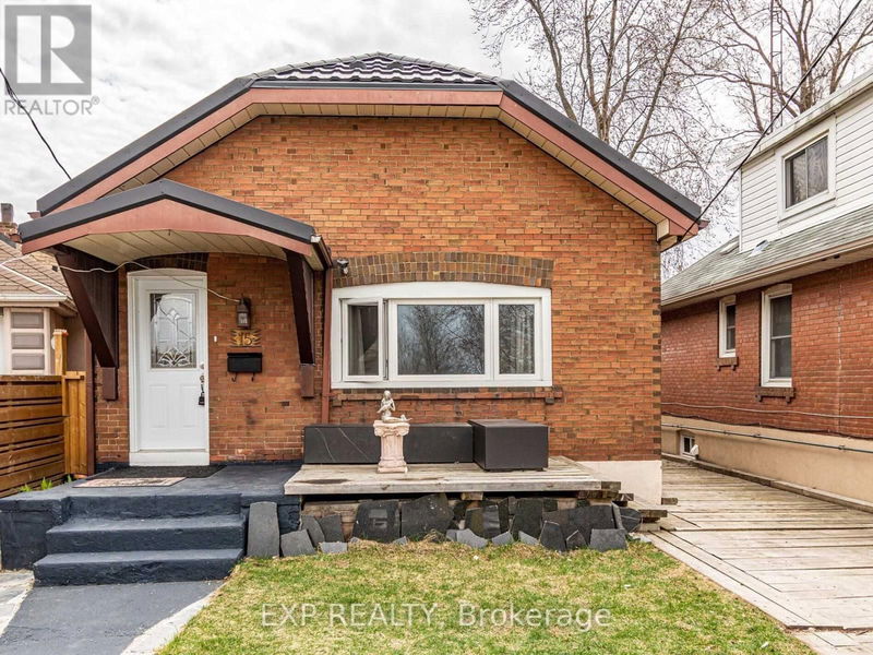 15 Victoria Avenue East Toronto (Weston), M9N1E3 | Image 1