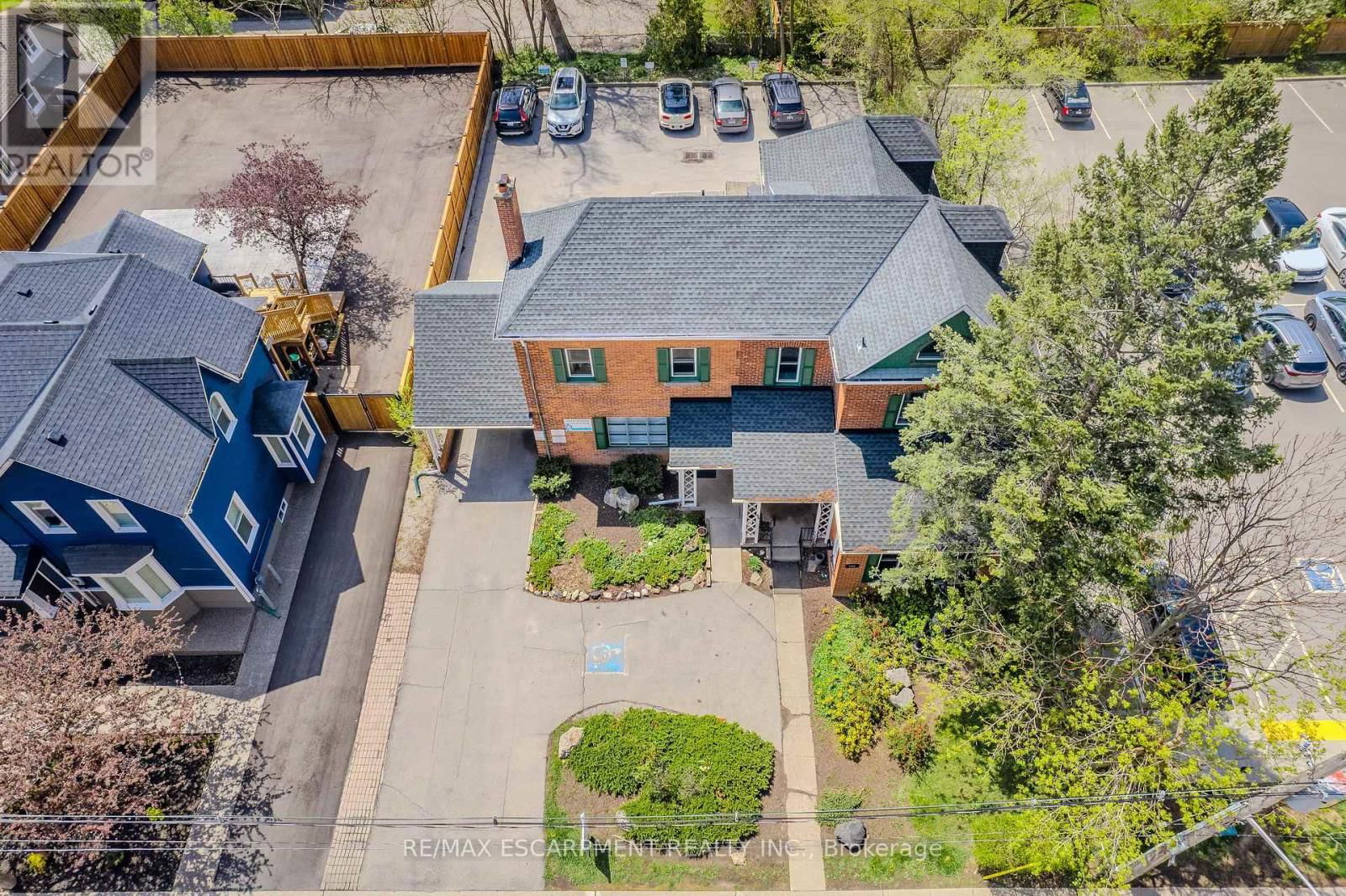 492 LOCUST STREET Image 3