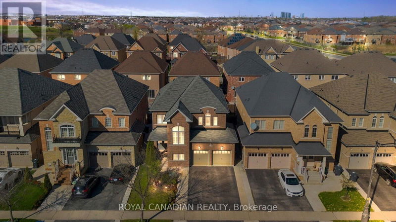 39 Orangeblossom Trail  Brampton (Credit Valley), L6X3B5 | Image 3