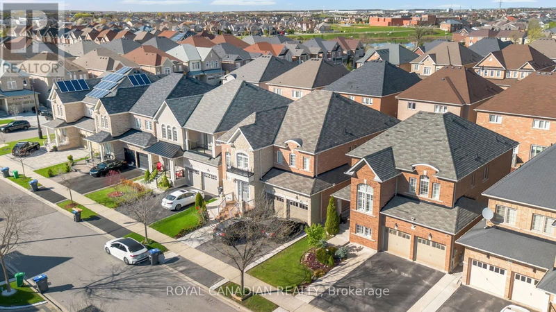 39 Orangeblossom Trail  Brampton (Credit Valley), L6X3B5 | Image 5