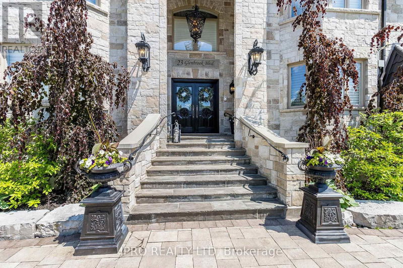 23 Glenbrook Boulevard  Brampton (Toronto Gore Rural Estate), L6P0N6 | Image 3